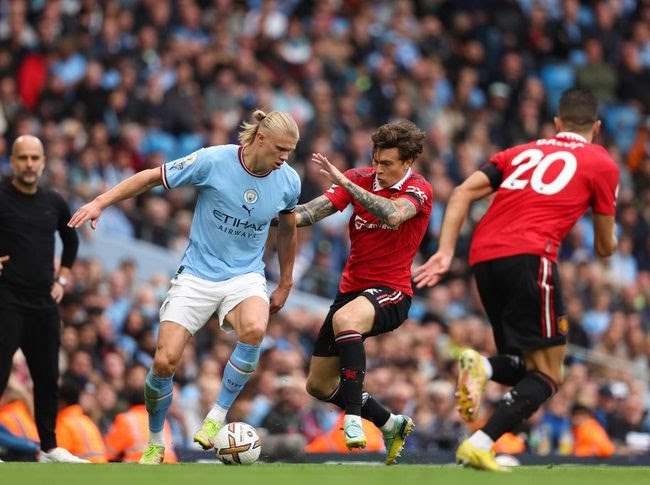Manchester City vs Manchester United di Community Shield. (Foto: Getty Images) 