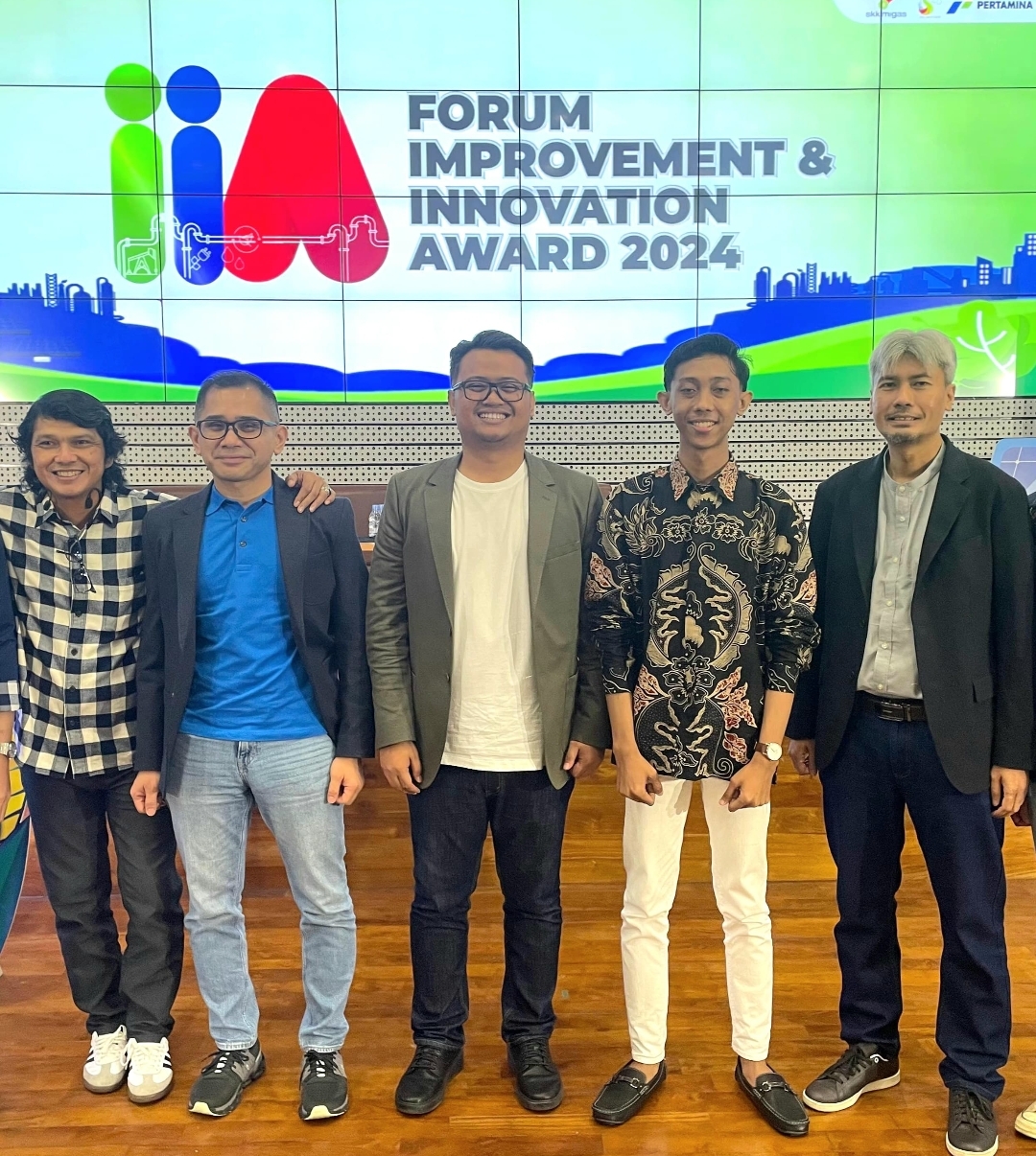 Direktur Utama Pertamina Subholding Upstream Regional Jawa Wisnu Hindadari, General Manager PHE ONWJ, Muzwir Wiratama, VP Exploration Regional Jawa, Indra Yuliandri,  COO Aditya Muhamad Bintang, Asisten Manager Cilegon GMS, Fauzie Danendra, serta Koordinator Riset Ekologi BRIN, Agusta Samodra Putra) saat menghadiri forum Improvement dan Innovation Award 2024. (Foto: Istimewa) 